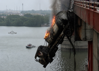 Tragedia en el Complejo Zárate-Brazo Largo: camión con soda cáustica se despistó del puente Urquiza y murió su conductor