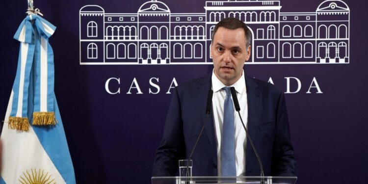 El Gobierno mejora su imagen tras la renuncia de Adorni y destaca un cambio en la conversación digital