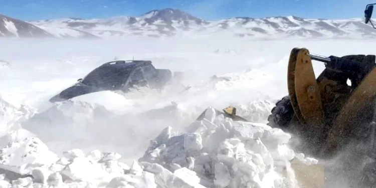 Éxito en el rescate de cuatro mineros atrapados en Catamarca durante tormenta de nieve