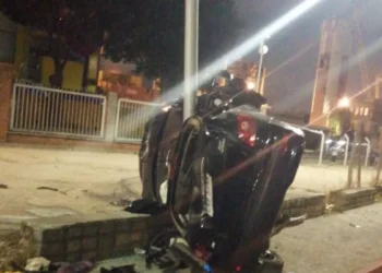 Tragedia en La Plata: un joven perdió la vida tras chocar contra una columna