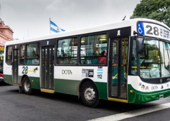 Entraron en vigencia los incrementos en el transporte del AMBA: los nuevos precios de colectivos, trenes y subte