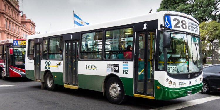 Entraron en vigencia los incrementos en el transporte del AMBA: los nuevos precios de colectivos, trenes y subte