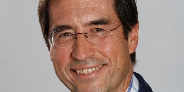 Mario Alonso Puig, médico: “El miedo casi nunca aparece donde no hay nada que valga la pena”