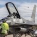 Los pilotos de F16 logran volar solos, pero enfrentan crisis salarial y deserciones en la Fuerza Aérea