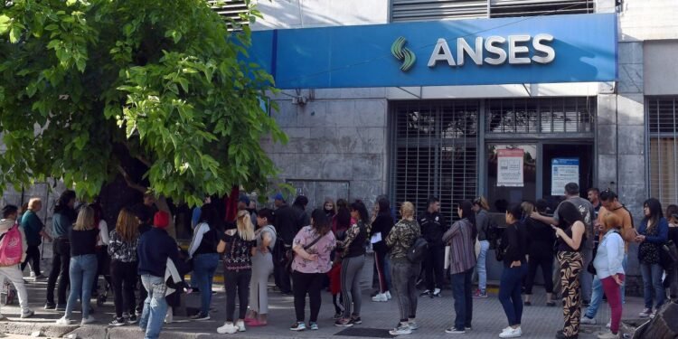 Anses: quiénes cobran este martes 25 de agosto y cómo consultar el lugar de pago
