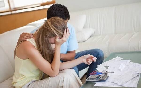 Crisis de ingresos: el 62% de los argentinos se ve obligado a endeudarse para cubrir gastos esenciales