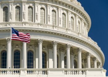 Estados Unidos implementará un arancel del 15% a productos de polisilicio para limitar la influencia china