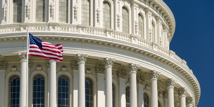 Estados Unidos implementará un arancel del 15% a productos de polisilicio para limitar la influencia china