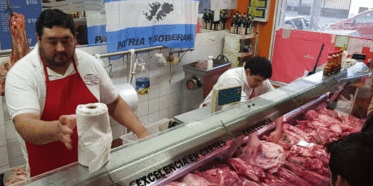 Menos carne vacuna en las carnicerías: cae el volumen de compra y crece la búsqueda de opciones más económicas