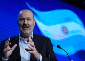 Sturzenegger critica a opositores de la reforma de la ley de Tierras tras anuncio de Orrego