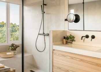 Soluciones para maximizar el espacio en baños pequeños