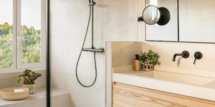 Soluciones para maximizar el espacio en baños pequeños