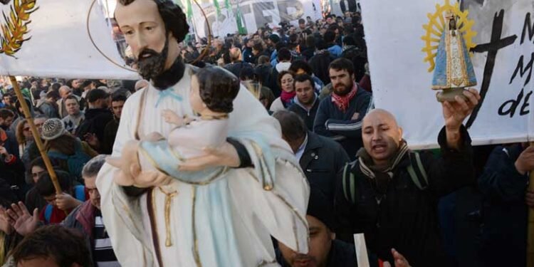 Durante la misa por San Cayetano, García Cuerva criticó a la dirigencia política: “Hablan de los pobres, pero no están cerca”