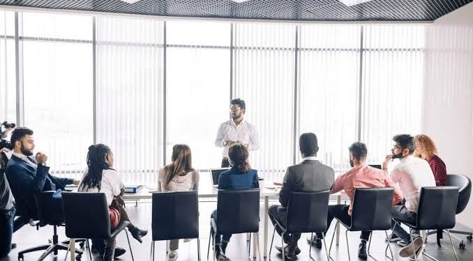 Factores cl clave en la contratación y definición de salarios en empresas