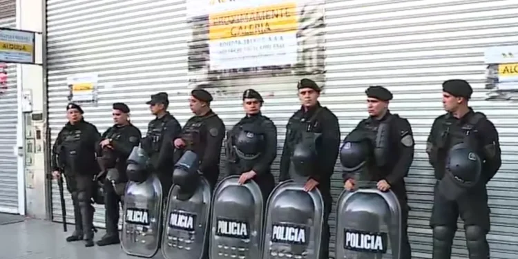 Detención de mecheras en Flores por robo de ropa