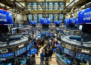 Wall Street avanza mientras caen el petróleo y los bonos de EE.UU.: el riesgo país argentino subió a 508 puntos