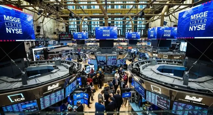 Wall Street avanza mientras caen el petróleo y los bonos de EE.UU.: el riesgo país argentino subió a 508 puntos
