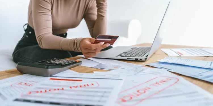 Cómo funcionan las ventas de carteras morosas de los bancos y qué ocurre con las deudas de clientes fallecidos