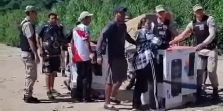 Violentos incidentes en Aguas Blancas: bagalleros atacan a efectivos de Prefectura y municipio solicita cerrar un paso fronterizo