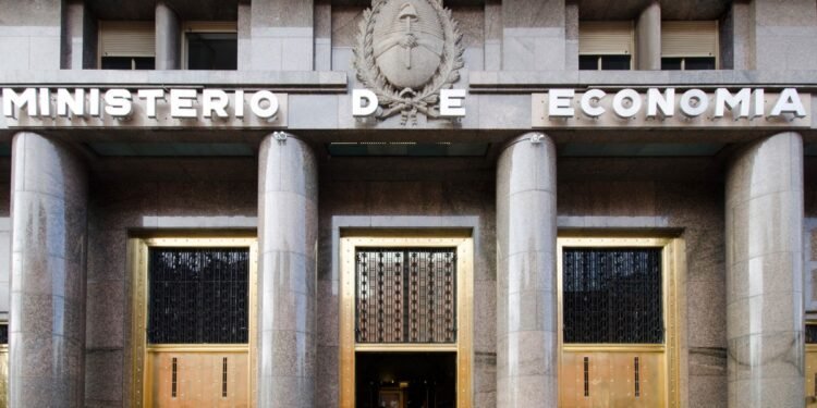 Las cuentas públicas retoman el superávit primario en julio tras dificultades en junio