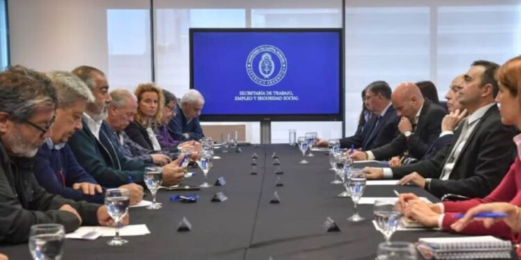 Salario mínimo: el Gobierno vuelve a convocar al Consejo y busca definir un nuevo piso salarial
