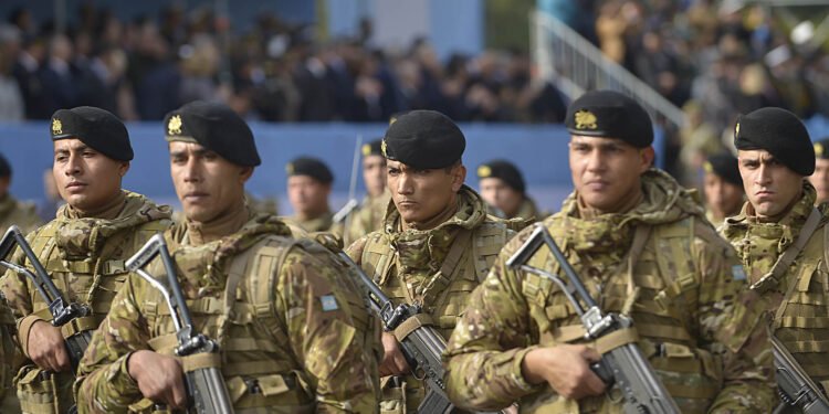El Gobierno implementará una recomposición salarial para las Fuerzas Armadas y de Seguridad