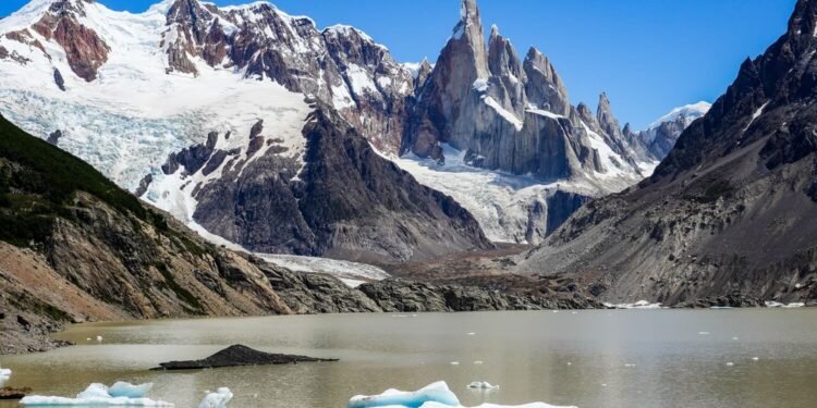 De la tragedia de Nepal a la advertencia en El Chaltén: un cerro se desliza sobre un lago y piden un sistema de alerta temprana