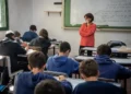 El Gobierno atribuyó a políticas educativas anteriores la caída de Argentina en PISA 2025