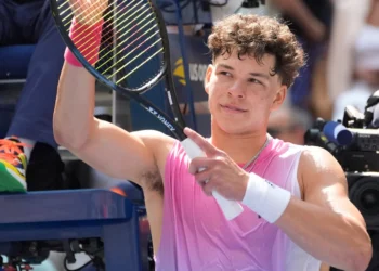 Ben Shelton interrumpe la racha de Carlos Alcaraz en el US Open tras un épico enfrentamiento que concluyó a las 3:30 de la mañana