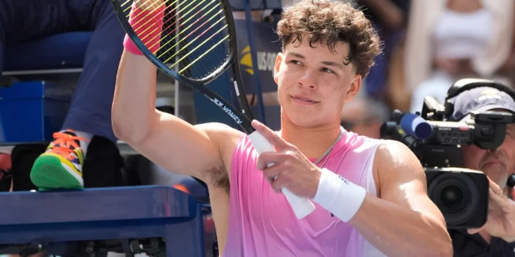 Ben Shelton interrumpe la racha de Carlos Alcaraz en el US Open tras un épico enfrentamiento que concluyó a las 3:30 de la mañana