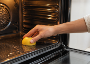 Limpieza del Horno: El Efecto del Limón y su Método Efectivo