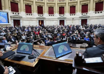 Endeudamiento familiar: la oposición busca unificar un proyecto y el Gobierno prepara su propia iniciativa