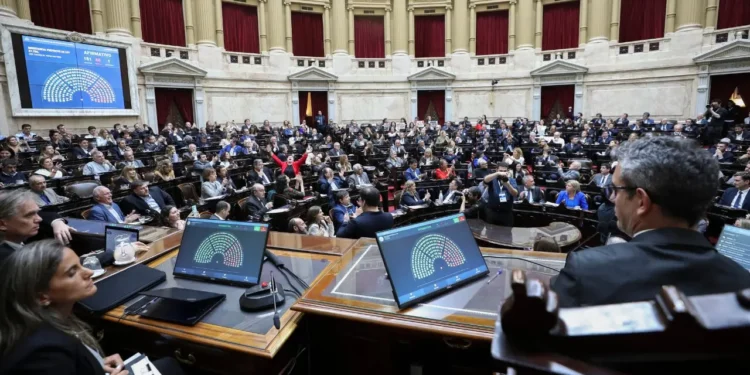 Endeudamiento familiar: la oposición busca unificar un proyecto y el Gobierno prepara su propia iniciativa