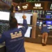 Los bonos argentinos cortaron una racha de 11 bajas y el riesgo país retrocedió 21 puntos