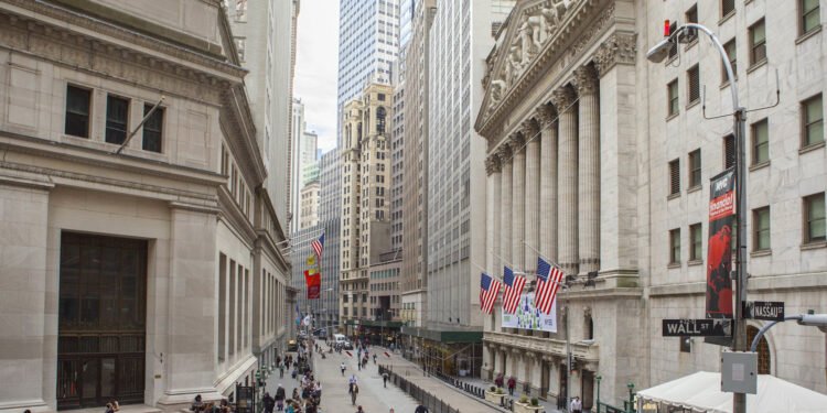 Wall Street mira a la Fed: el mercado ya descuenta una suba de tasas y crece la tensión sobre las acciones