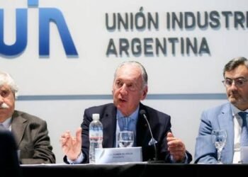 La industria llega a su día con caída de actividad y empleo y la UIA prepara un mensaje al Gobierno