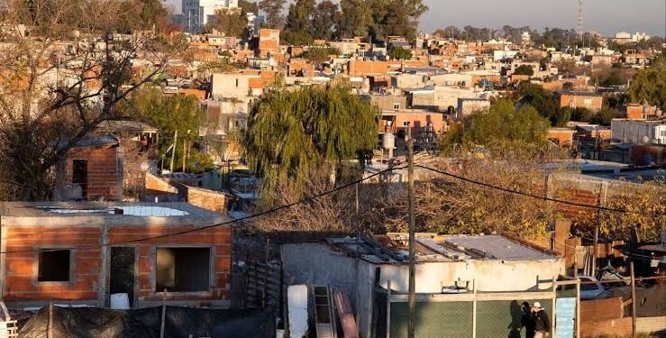 El Gobierno avanza con un plan para transferir obras en barrios populares a provincias y municipios
