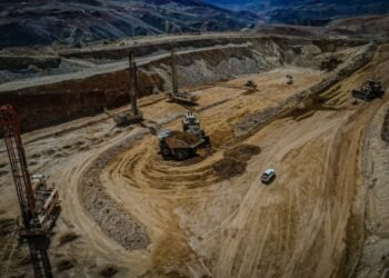 El Gobierno obliga a los grandes proyectos a generar su propia energía para ingresar al sistema eléctrico