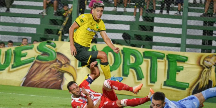 Defensa y Justicia superó a Platense: el Halcón acabó con el invicto de Palermo para continuar en ascenso