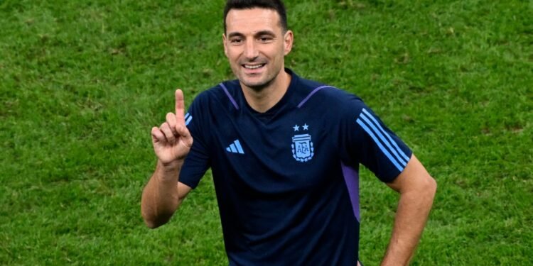 Scaloni se aproxima a la renovación con la Selección: designó al nuevo capitán tras Messi y desmintió los vínculos con River