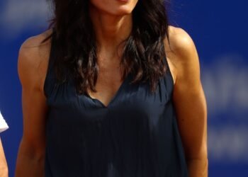 Gabriela Sabatini deslumbra como modelo en la Semana de la Moda de París