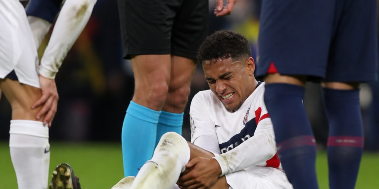 El Balón de Oro en riesgo: Kvaratskhelia sufre grave lesión en el PSG ante el Barcelona