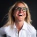 Mel Robbins: “El cambio no sucede con el tiempo, sino a través de una decisión; estás a un paso de una vida distinta”
