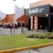 Cliente recurre a barrabrava para exigir cambio de televisor en un shopping