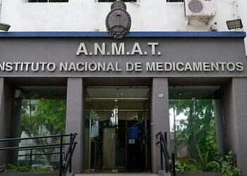 La Anmat prohíbe el uso y venta de una lavandina debido a falta de registros sanitarios