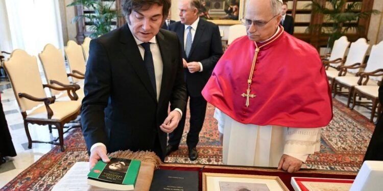 El Gobierno evalúa ajustar los feriados por la llegada del papa León XIV a Argentina