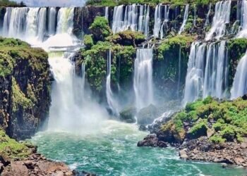 Desbordamiento del río transforma la experiencia en las Cataratas del Iguazú
