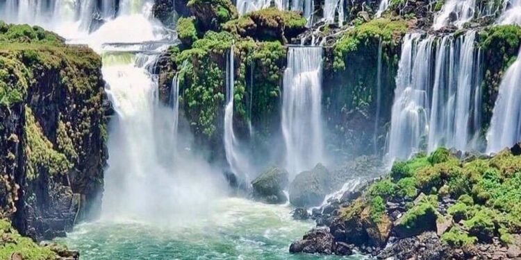 Desbordamiento del río transforma la experiencia en las Cataratas del Iguazú