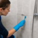 Consejos de expertos para eliminar el moho de los azulejos