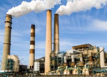 La industria argentina sufre uno de sus peores desempeños desde 2023: análisis comparativo